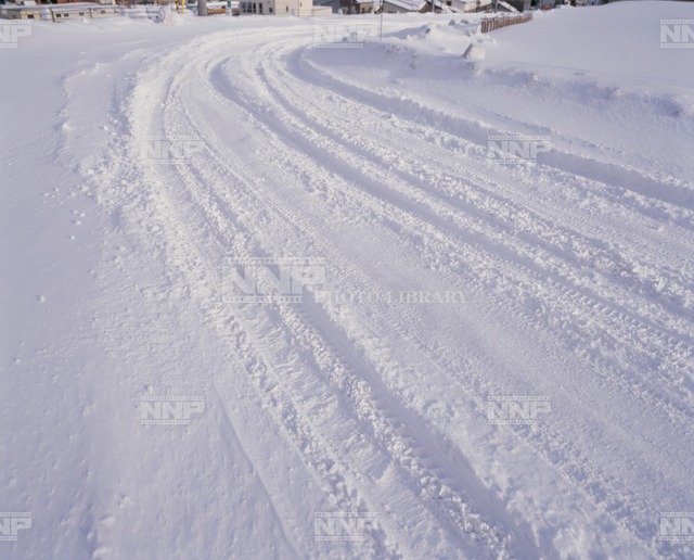 雪の道路のわだち 写真素材 ストックフォト Nnp Photo Library
