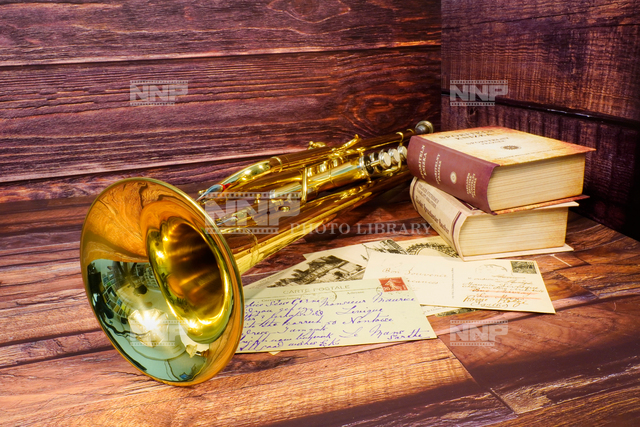 トランペットと古書