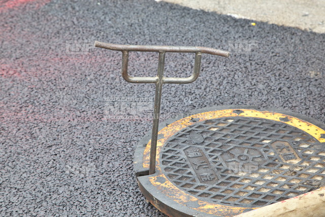 消火栓 マンホールの蓋を開ける工具 写真素材 ストックフォト Nnp Photo Library