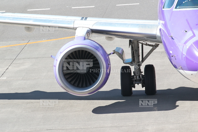 松本空港　FDA　ERJ-175