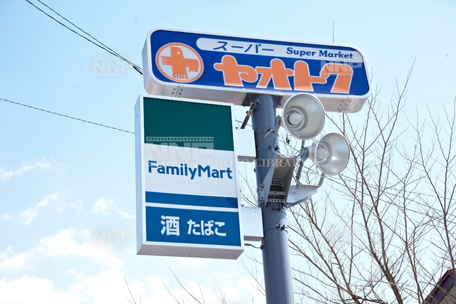 景観条例 軽井沢 ファミリーマートの看板 写真素材 ストックフォト Nnp Photo Library