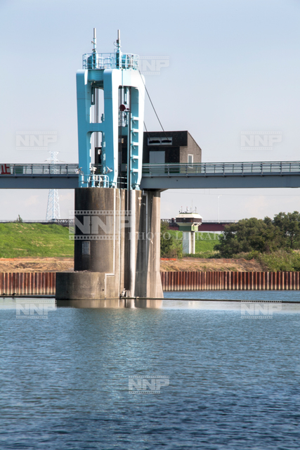 秋ヶ瀬取水堰荒川水系 / ≪写真素材・ストックフォト≫ NNP PHOTO LIBRARY