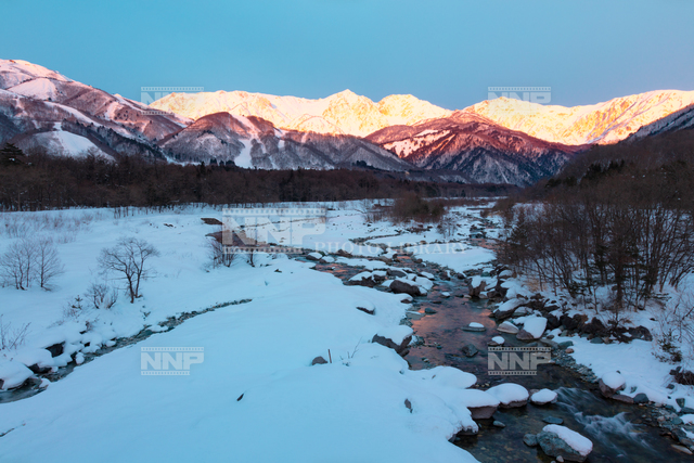 白馬大橋から望む白馬三山 写真素材 ストックフォト Nnp Photo Library